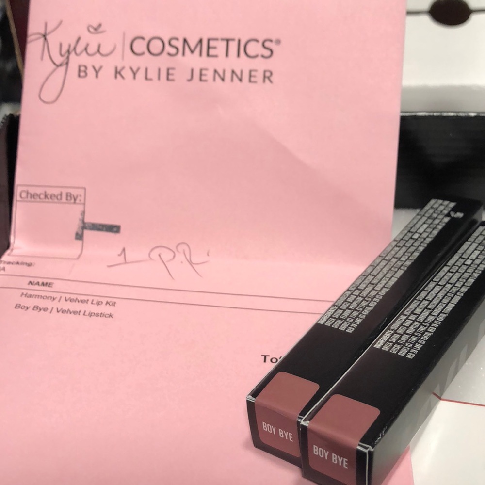 Kylie Cosmetics Boy Bye Velvet Single lipstick
